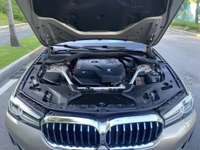 BMW 5 Series — Фото автомобиля 9