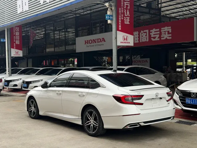 Honda Accord — Фото автомобиля 9