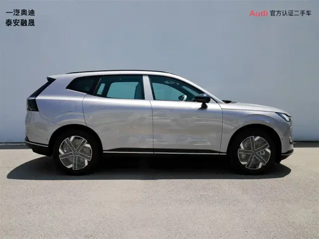 Volvo XC70 Plug-in Hybrid — Фото автомобиля 3