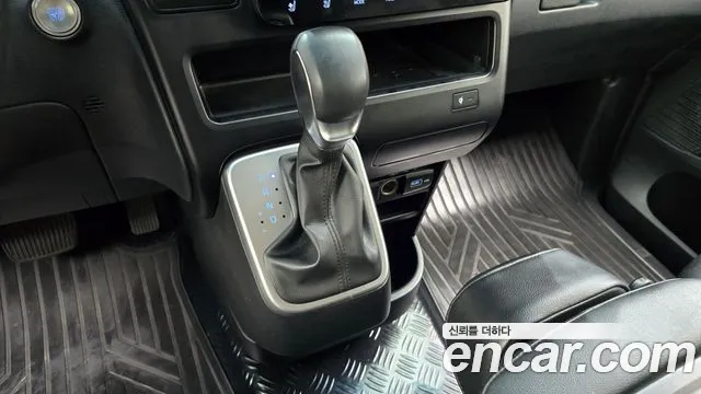 Hyundai Staria Staria 4WD Tourer 11 мест — Фото автомобиля 9