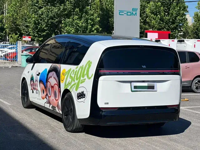 Li Auto MEGA — Фото автомобиля 7