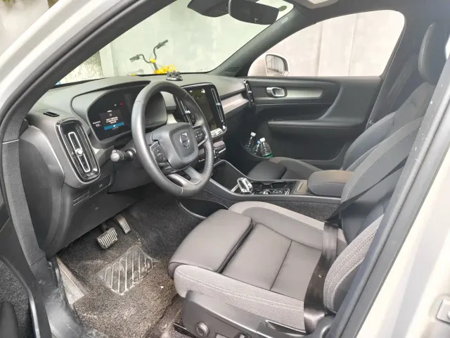 Volvo XC40 — Фото автомобиля 4