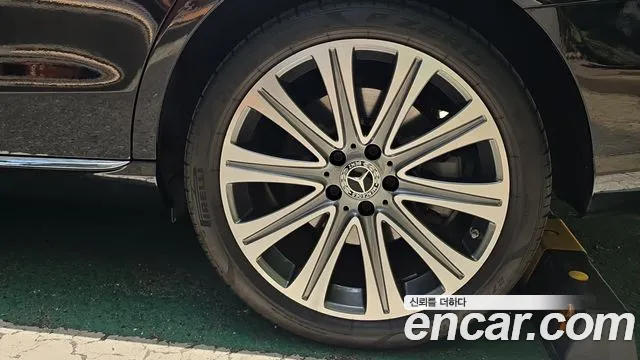 Mercedes-Benz E-Class — Фото автомобиля 8