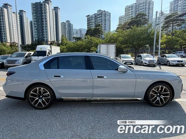 BMW 7 Series G70 — Фото автомобиля 4
