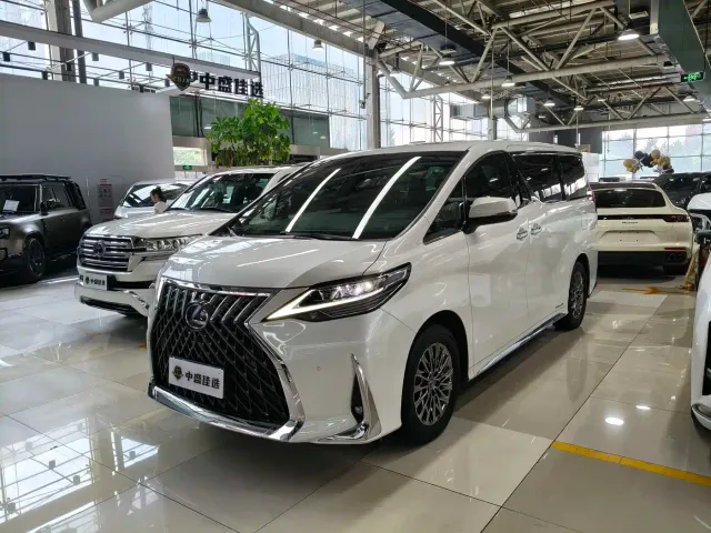 Фотография автомобиля — Lexus LM
