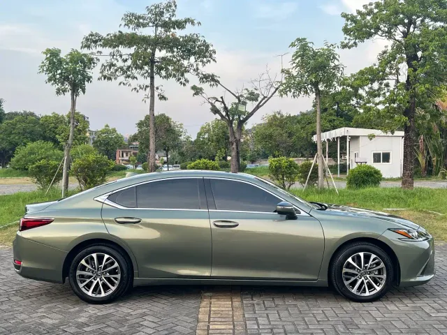 Lexus ES — Фото автомобиля 5