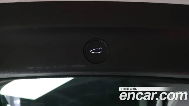 Tesla Model Y — Фото автомобиля 29