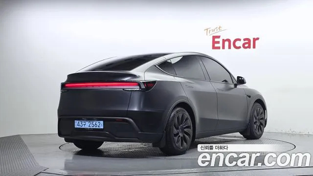 Tesla Model Y — Фото автомобиля 2