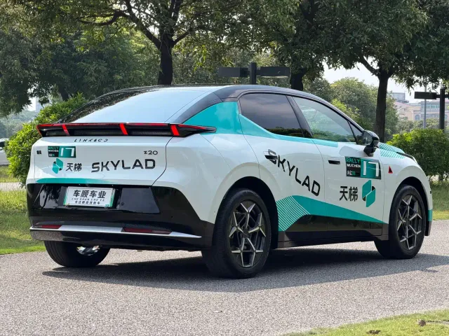 Lynk & Co Z20 — Фото автомобиля 8