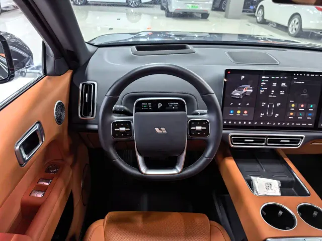 Li Auto L8 — Фото автомобиля 8