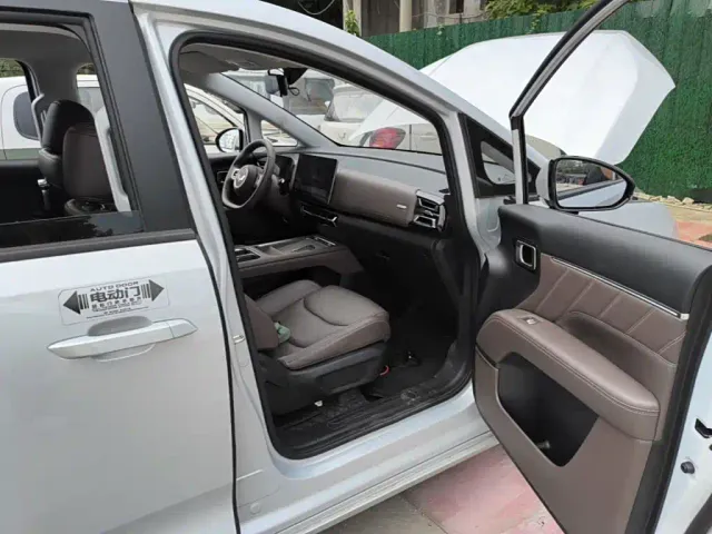 Wuling Starlight 730 — Фото автомобиля 8