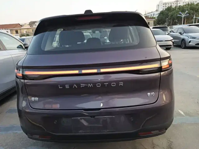 Leapmotor B10 — Фото автомобиля 5