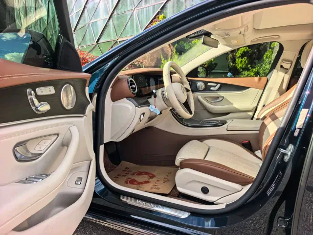Mercedes-Benz E-Class — Фото автомобиля 7