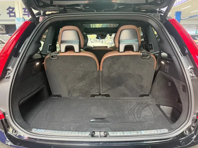 Volvo XC90 — Фото автомобиля 21