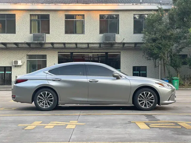 Lexus ES — Фото автомобиля 7