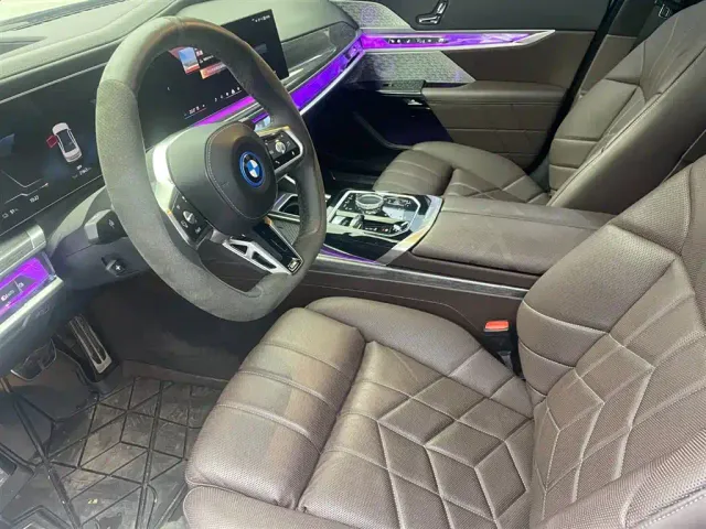 BMW i7 — Фото автомобиля 8