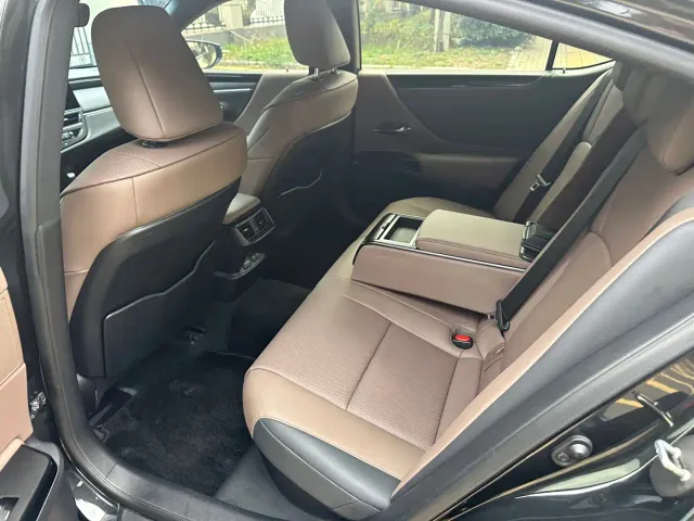 Lexus ES — Фото автомобиля 8