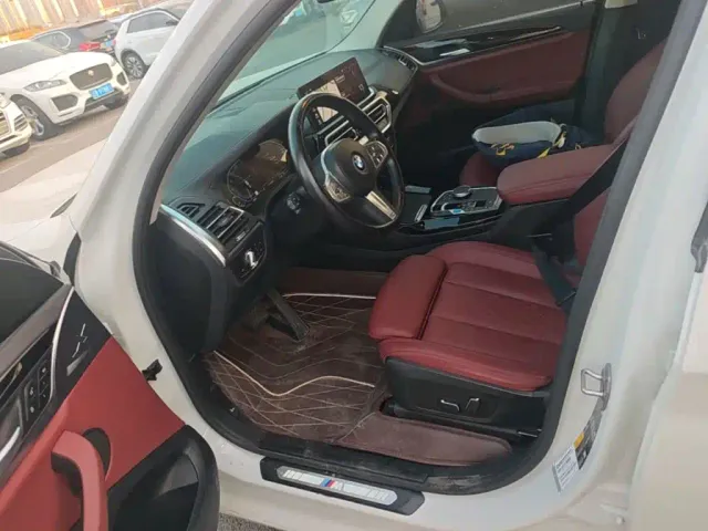 BMW iX3 — Фото автомобиля 14