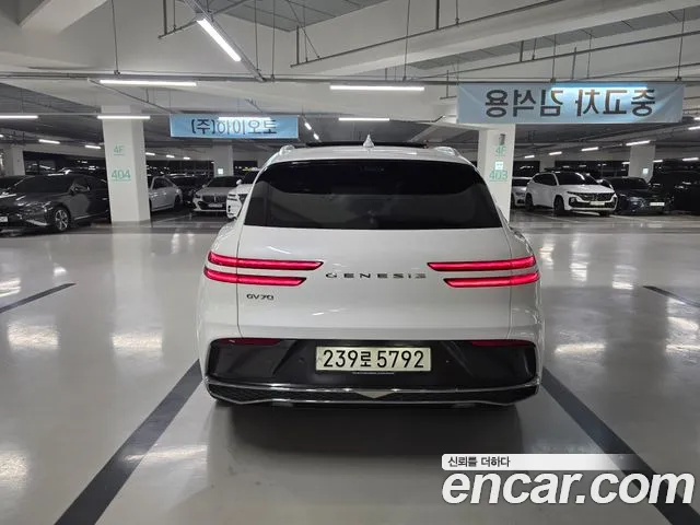 Genesis GV70 — Фото автомобиля 12