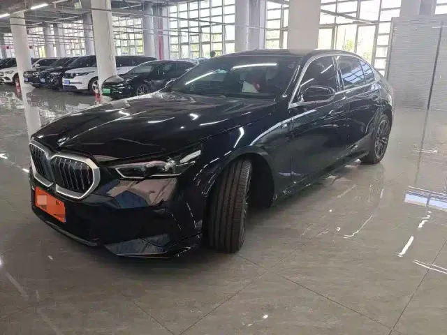 Фотография автомобиля — BMW 5 Series
