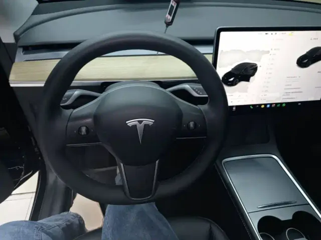 Tesla Model Y — Фото автомобиля 10