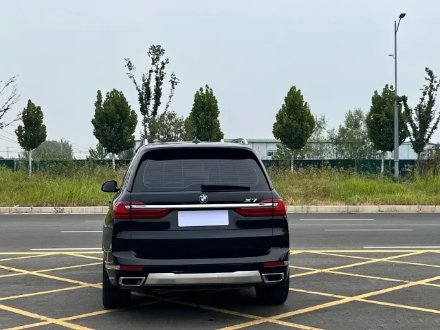 BMW X7 — Фото автомобиля 8