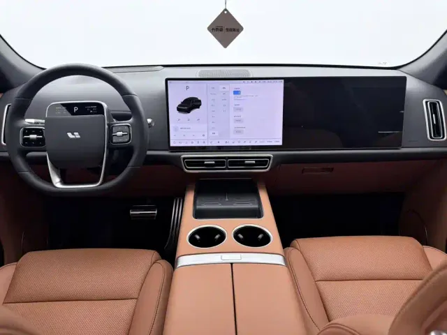Li Auto L7 — Фото автомобиля 12