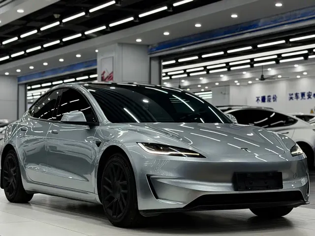 Tesla Model 3 — Фото автомобиля 3