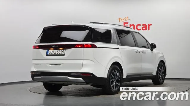 Kia Carnival Generation 4 — Фото автомобиля 2