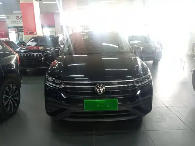 Volkswagen Tiguan L — Фото автомобиля 2