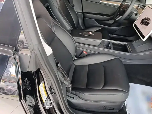 Tesla Model 3 — Фото автомобиля 24
