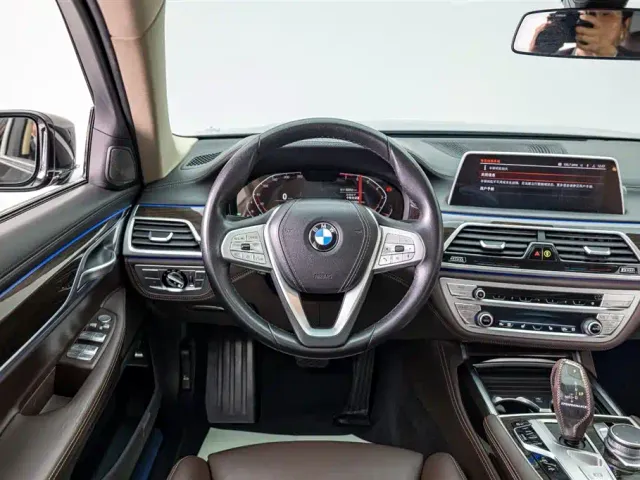BMW 7 Series — Фото автомобиля 21