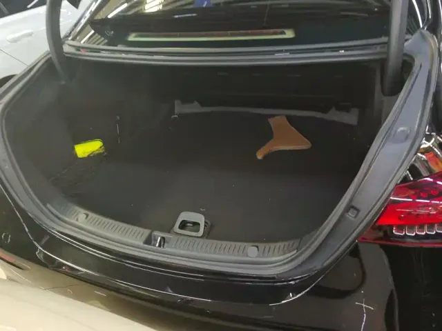 Mercedes-Benz E-Class — Фото автомобиля 4