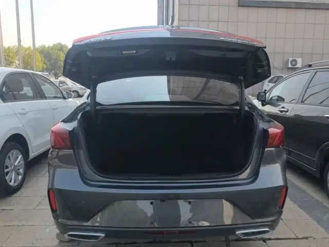 Changan Eado — Фото автомобиля 18