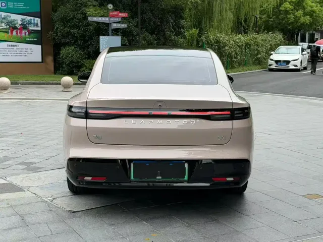 Leapmotor B01 — Фото автомобиля 4