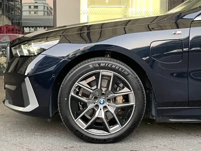 BMW i5 — Фото автомобиля 3