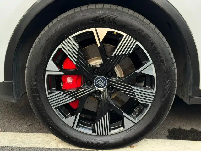 BYD Tang — Фото автомобиля 12