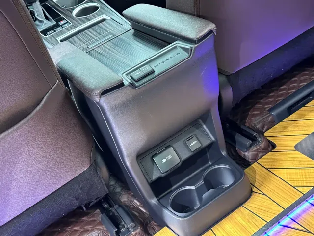 Toyota Sienna — Фото автомобиля 26