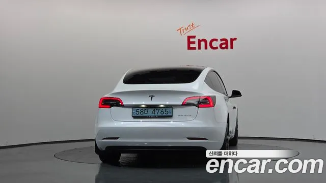 Tesla Model 3 — Фото автомобиля 3