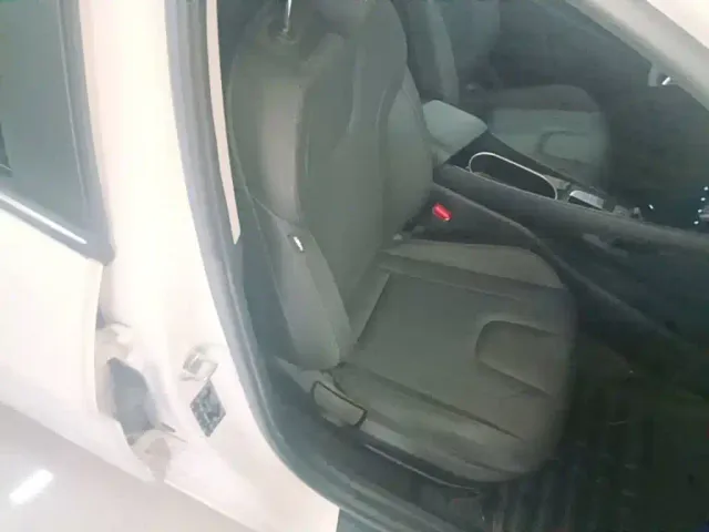 Hyundai Elantra — Фото автомобиля 24