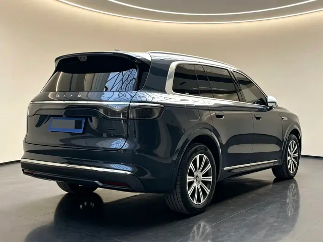 Aito M8 — Фото автомобиля 4