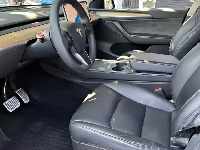 Tesla Model Y — Фото автомобиля 6