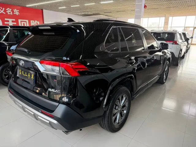 Toyota RAV4 — Фото автомобиля 12
