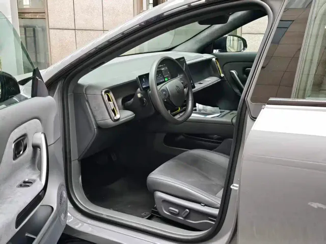 Leapmotor Leapmotor Lafa 5 2026 515 Standard Model — Фото автомобиля 6
