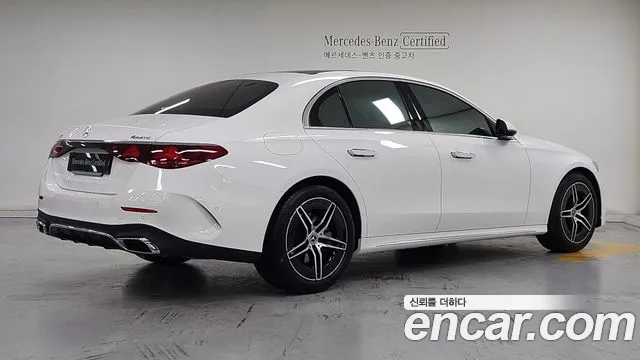 Mercedes-Benz E-Class — Фото автомобиля 2