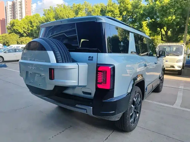 BYD FangChengBao Leopard 8 — Фото автомобиля 6