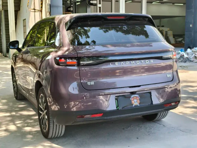 Leapmotor B10 — Фото автомобиля 13