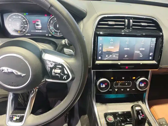 Jaguar XEL — Фото автомобиля 12