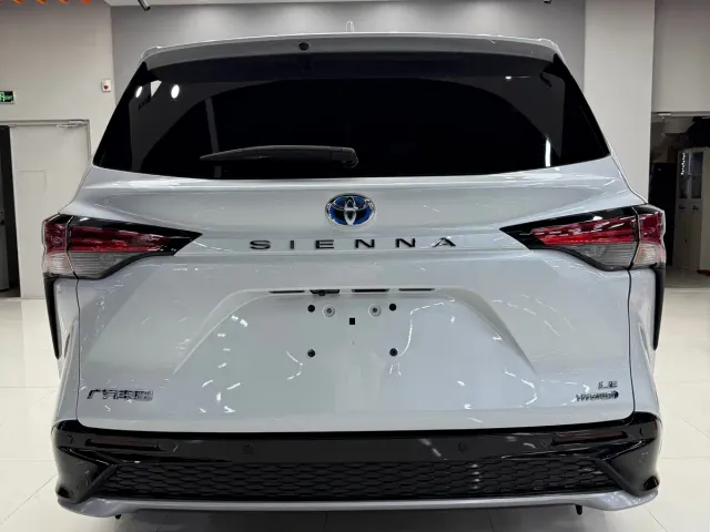 Toyota Sienna — Фото автомобиля 6
