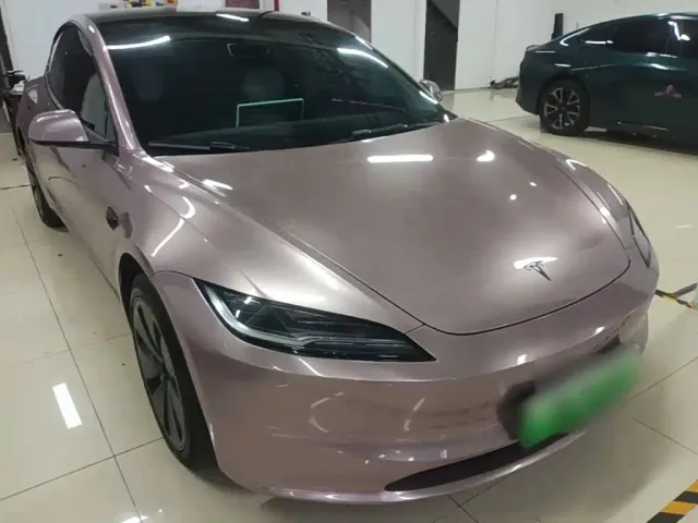 Tesla Model 3 — Фото автомобиля 3
